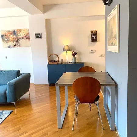 Modern On Perfect Location Apartment *