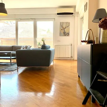 Modern On Perfect Location Apartment