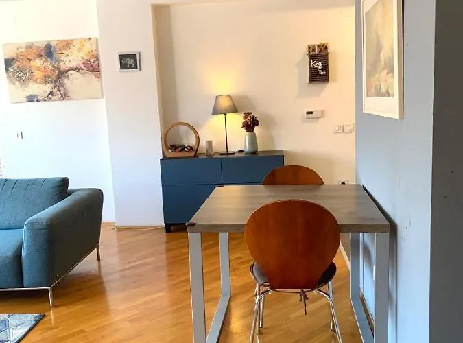 Modern On Perfect Location Apartment *